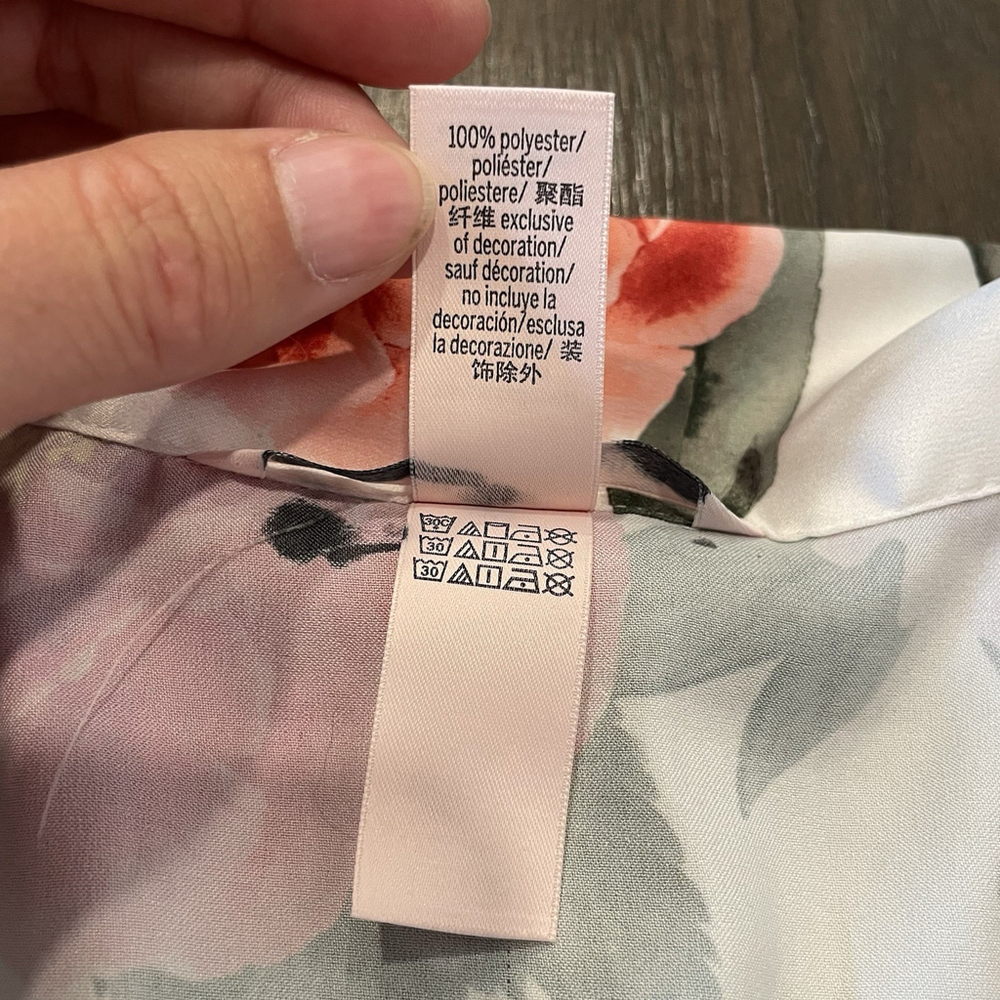 Victoria's Secret Glazed Satin Pajama Set XL (Short) Peony Floral Bouquetes NWOT - Picture 7 of 8